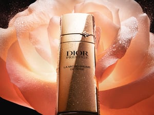 ディオール「プレステージ」からミスト美容液が登場　ローズの恵みをスプレーで