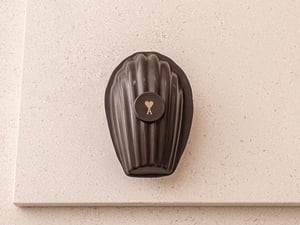 アミ パリスがマドレーヌを発売　パティスリィ アサコイワヤナギが監修