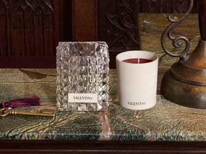 「ヴァレンティノ ビューティ」のキャンドルコレクションに新しい香り