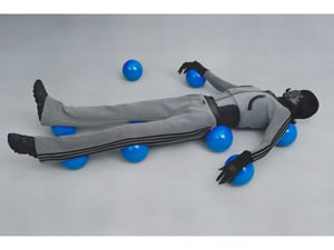 アディダス オリジナルス × アヴァヴァヴ新作発売　トラックジャケットが新フォルムに
