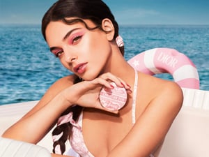 【2025年夏コスメ】ディオール：トワル ドゥ ジュイをまとった限定アイテムに太陽を思わせるポップなカラーをセット