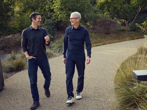 アップルが15年ぶりにCEO交代　ティム・クック氏は会長に