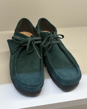 クラークス オリジナルズ、定番「ワラビー」シリーズを最大4400円値下げ