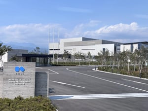 コーセーが山梨・南アルプス工場を本格稼働　国内3拠点目、水素活用で生産体制を強化