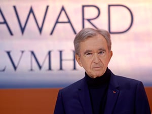 LVMHアルノー会長が「世界長者番付トップ10」脱落　推定資産額は年初から約10兆円減少