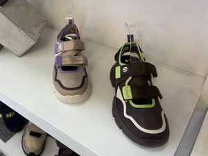 長引く夏でスニーカーサンダルが定番化？　「シャカ」27年春夏は街履きモデルを拡充