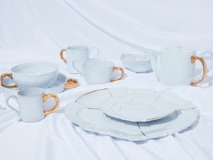 サカイとアスティエ・ド・ヴィラットのコラボが再販　デミタスカップが新登場