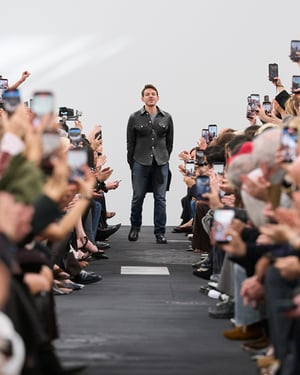 クレージュ、アーティスティック・ディレクターのニコラス・デ・フェリーチェが退任