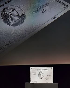 アメックスが「プラチナ・カード」を刷新　年会費据え置きでトラベル・エンタメサービスを強化
