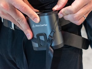 ワークマンが手持ちの服を“空調ウェア化”できるハンディファンを発売