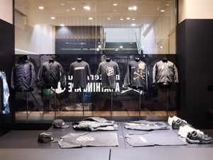 ベイプ × マスターマインド　伊勢丹新宿店のポップアップで最新コラボを発売