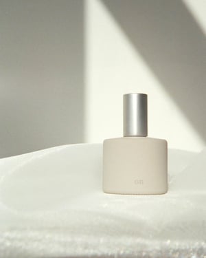 「オサジ」が"前置詞"で表現する新たなフレグランスアイテムを3種発売