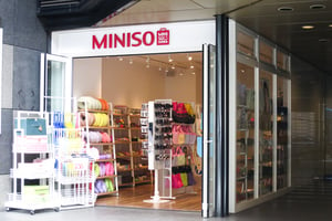 ユニクロ×無印×ダイソーと話題の「MINISO（メイソウ）」日本上陸 国内出店を開始