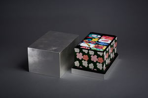 UHA味覚糖×アンディ・ウォーホル 全種入りボックスを限定販売 54万円