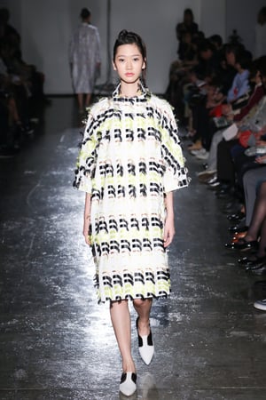 東京で2016年春夏コレクションがスタート、サポート サーフェス「線で作る粋な服」