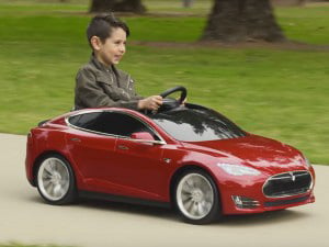 テスラ 子供用の電気自動車を開発