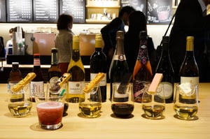 "お酒が飲めるスタバ"日本1号店が公開「ワイン フラッジーノ」などオリジナルメニューも