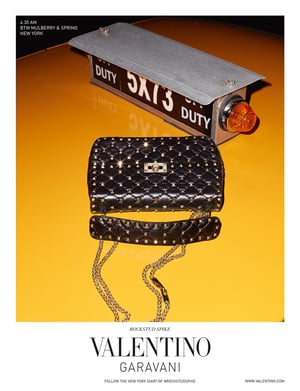 テリー・リチャードソンが撮影した「ヴァレンティノ」新バッグ広告はNYストリートの通行人を起用