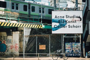 アクネ「ブロ コンスト」が渋谷から発信するデニムの新概念