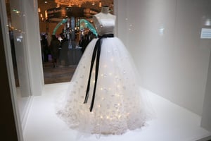 "感情を認識するドレス" IBMのテクノロジー活用し三浦大地がデザイン