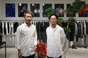 「残しながらも破壊する」2人の日本人デザイナーによる新生コスチューム ナショナルが始動