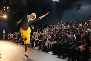 モデルが踊り歩く、ジャン＝ポール・グードによる新生「デシグアル」が初披露