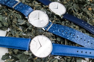 デンマークの時計ブランドが日本の本藍染レザーを使う意味