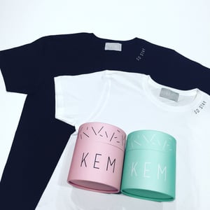 ソナーポケットが手掛ける新ブランド「KEM」がデビュー、ニコアンドとの協業アイテムも
