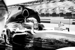 トミー ヒルフィガー、F1チーム「メルセデスAMG」とパートナーシップ締結