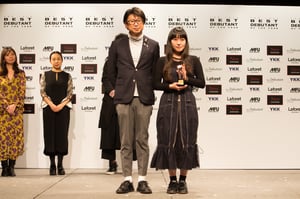 若手クリエイターを支援、青木明子らが「ベストデビュタント賞」を受賞