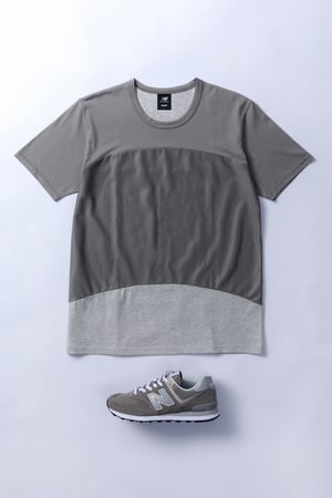 ニューバランス×アロイ「1300」などのモデルから着想を得たグレーTシャツ発売