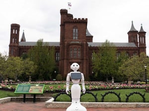 人形ロボット「ペッパー」が海外の博物館にスタッフ採用