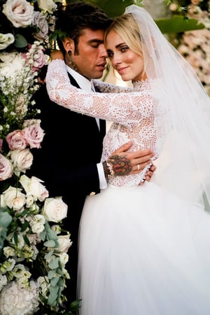キアラ・フェラーニが結婚式でディオールのクチュールドレス着用