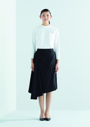 創業90周年のポーラがビューティーディレクターのユニフォームを刷新、服部一成がディレクション