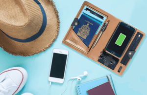 海外旅行好き必見、モバイルバッテリーを搭載したパスポートケースに注目