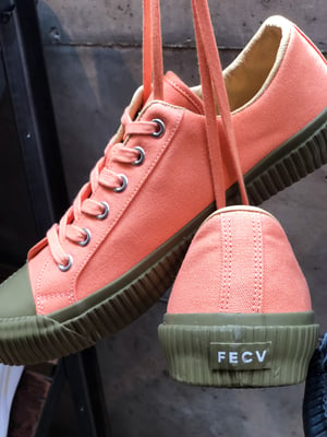 YOAKデザイナー広本敦と韓国のファクトリーによるスニーカーブランド「FECV」がデビュー