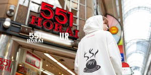 アーバンリサーチと大阪の中華料理店「551 蓬莱」コラボ第2弾、豚まんを表現したスウェットパーカを発売