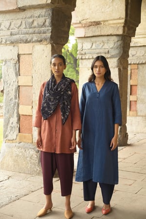 ユニクロがインド人デザイナーのリナ・シンと初コラボ、伝統服クルタがモチーフのコレクションを今秋発売へ