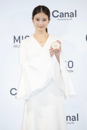 今田美桜が七色に輝くジュエリーをセレクト、「カナル プロデュースド バイ 4℃」ホリデーコレクションから発売