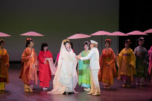 日本人の美意識で描く宮本亞門演出のオペラ「蝶々夫人」が開幕、高田賢三手掛ける衣装が舞台彩る