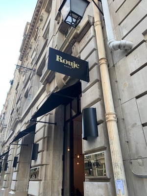 ジャンヌ・ダマス手掛ける「ルージュ」初の路面店がパリにオープン、隣にはレストランも