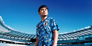 サッカー日本代表の新ユニフォーム発表、メインカラーは濃紺から"日本晴れ"表現した空色に