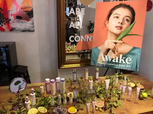 ヴィーガンコスメ「アウェイク」から日焼け止めとメイクアップベースが新登場