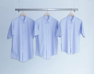 「エルイー」の定番シャツに半袖が追加、身幅や着丈が異なる全9サイズを展開