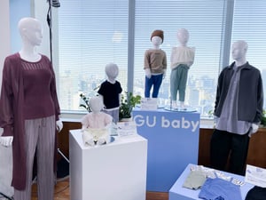 GUから初のベビー服が登場、実用性とファッション性を両立させたカバーオールなど発売