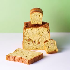 「hotel koe bakery」から新作のピスタチオ食パンが登場