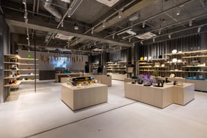 イッタラの新店舗が表参道に、世界で初めてカフェを併設