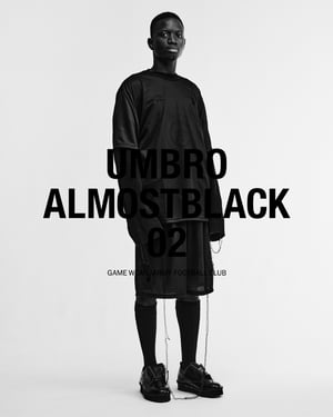 オールモストブラック×アンブロ、フットボールウェアから着想を得たTシャツとショーツを発売