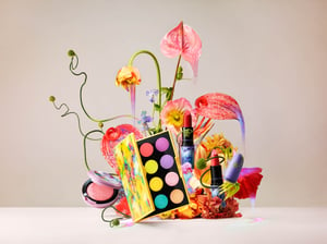 M・A・Cが新作「ボタニック パニック」発売、カラフルな花が咲く夏の庭園に着想