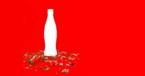 コーラのボトルに隠された世界最高峰のデザイン要件とは
